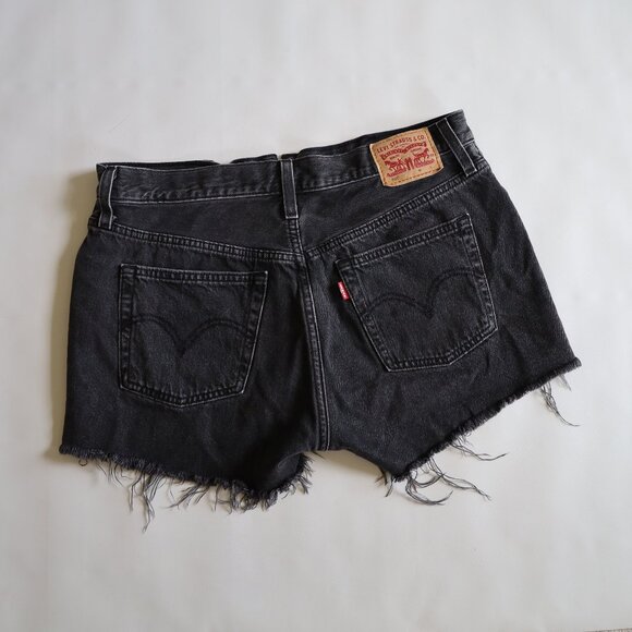 Levi's Women's Premium 501 Original Shorts Cutoff Black Jeans Denim Size 29 - Picture 2 of 9